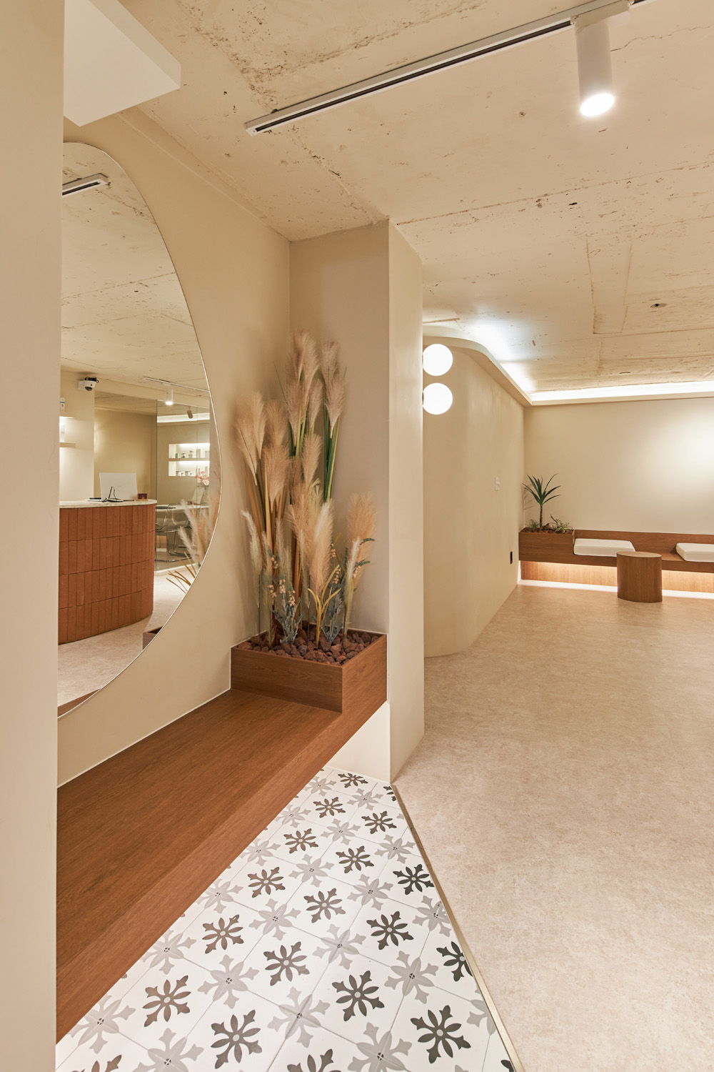 30 平米高级 SPA 店，白色与原木的精致空间-15