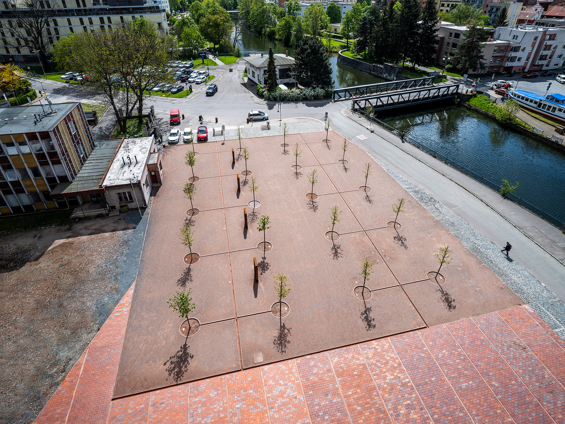 新舊共榮的城市典範：捷克舊磨坊改造，融合藝廊、教育中心、市民共享的文化場域 | FAM-78