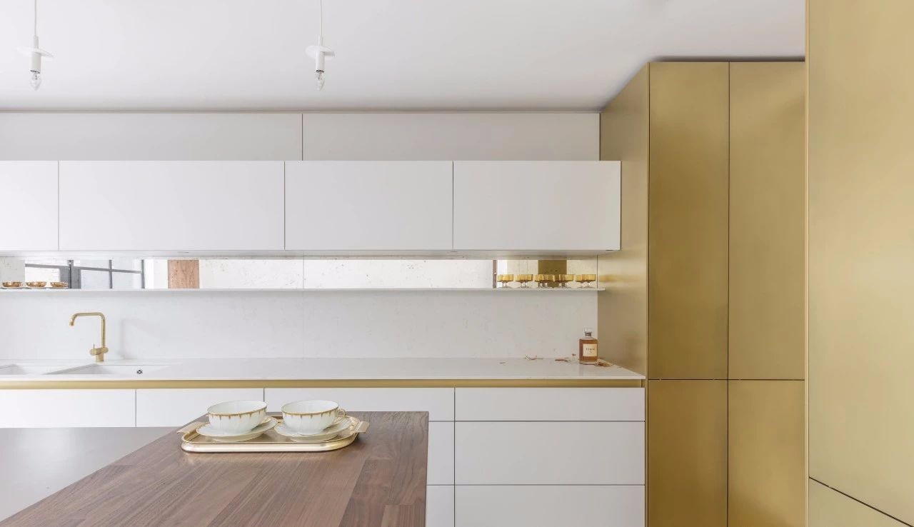 伦敦住宅的黄铜魅力-25