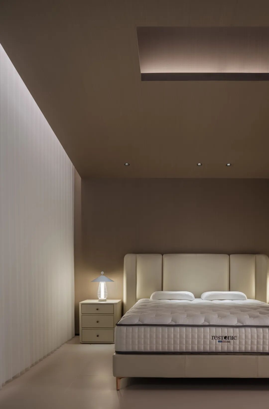 简美 · 商业丨RESTONIC美国蕾丝床垫  上海吴中店丨中国上海丨广州简美设计-45