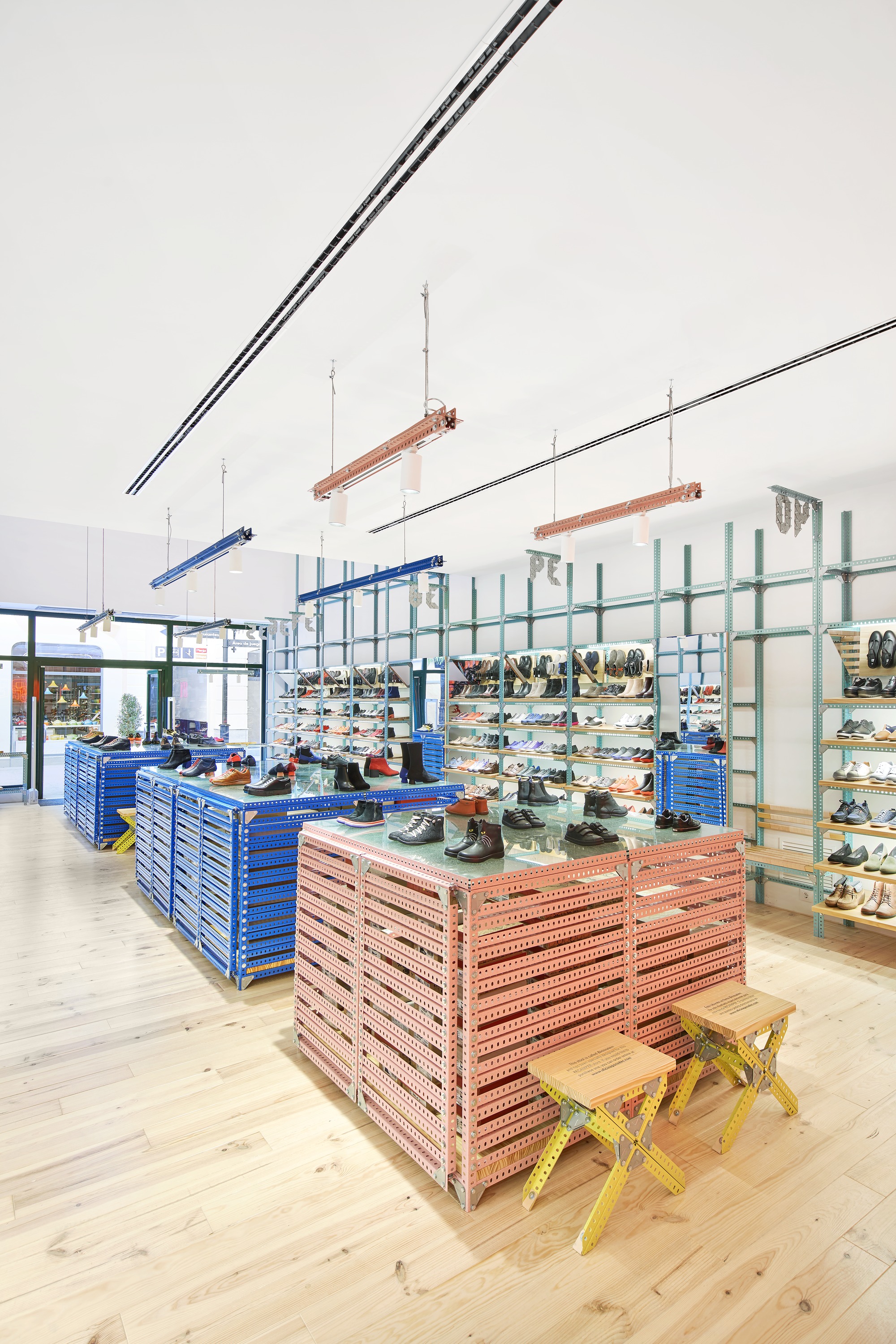 Camper Store / Oficina Penadés-12