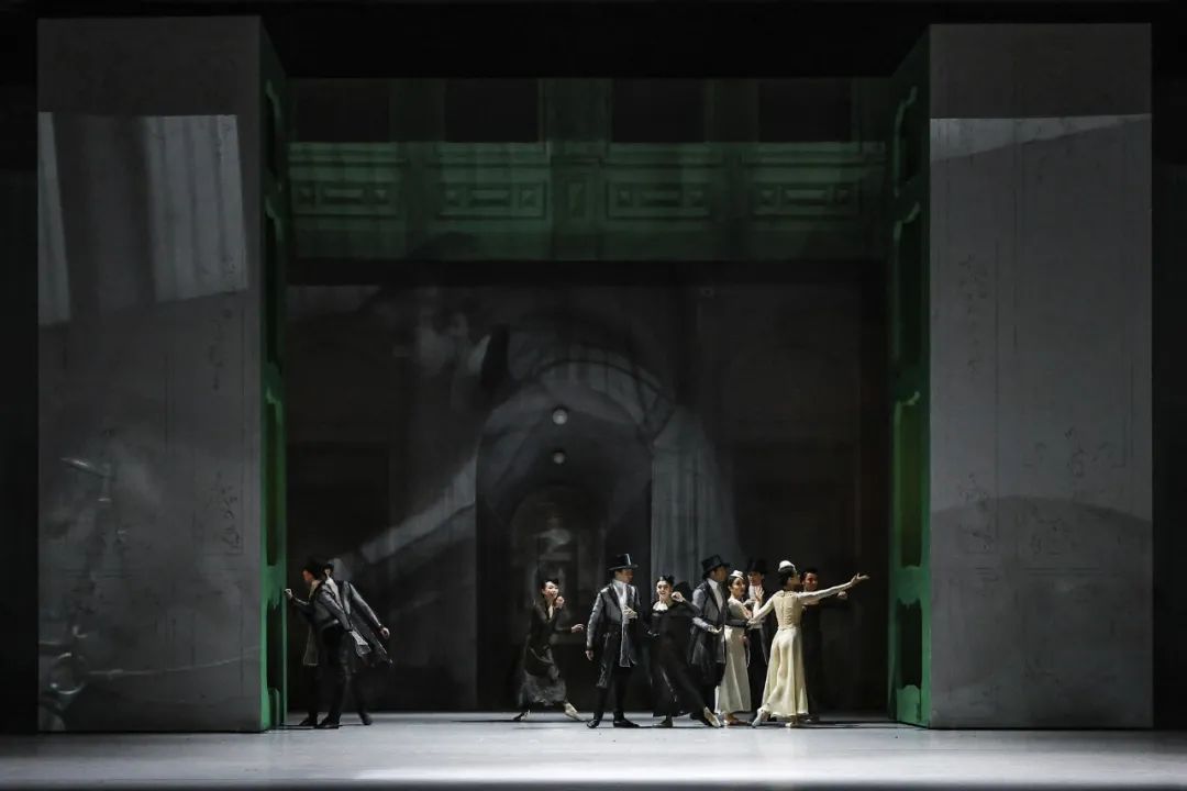 舞台魔法师 | 塞巴斯蒂安·汉纳克的震撼空间美学-31