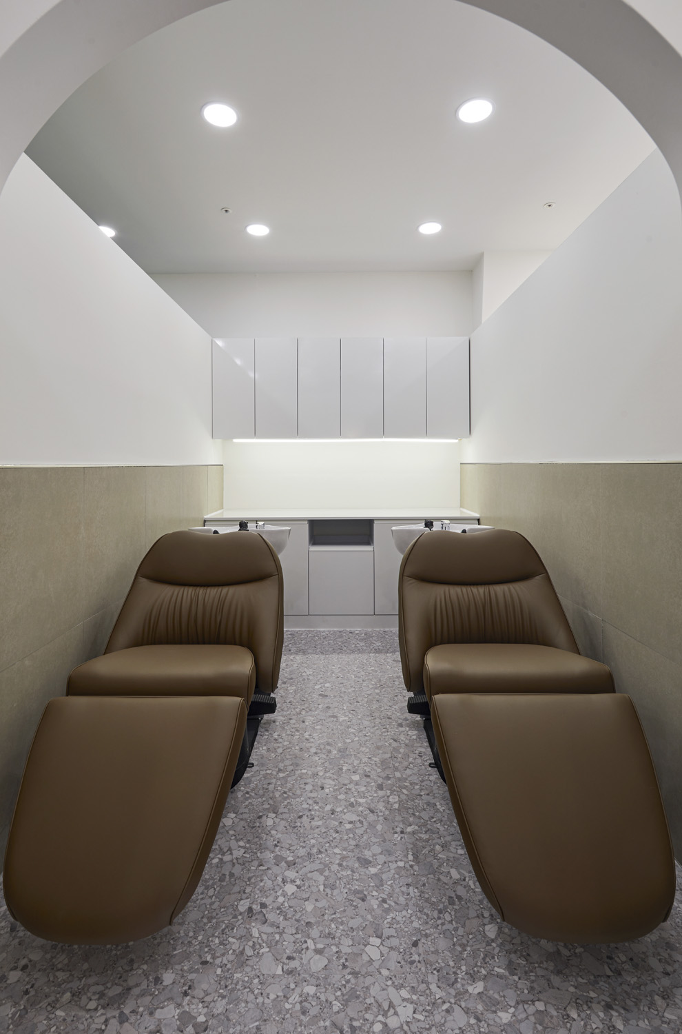 简约优雅的 24 平米美容室设计-10