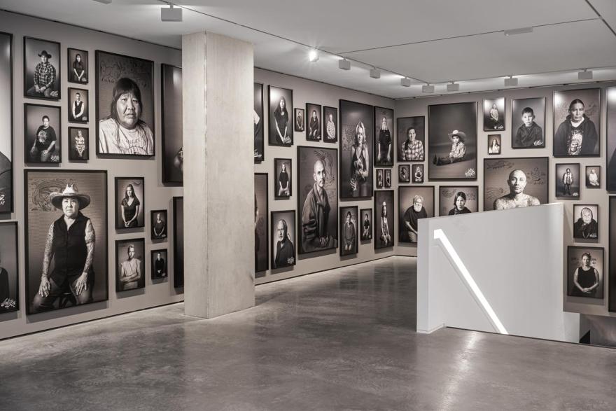 梦境之地 | 伊朗艺术家 Neshat 的美国梦解读-14