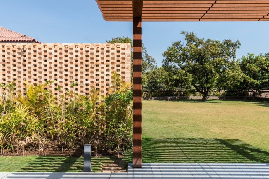 Urveel(树木环绕的印度热带住宅)-72