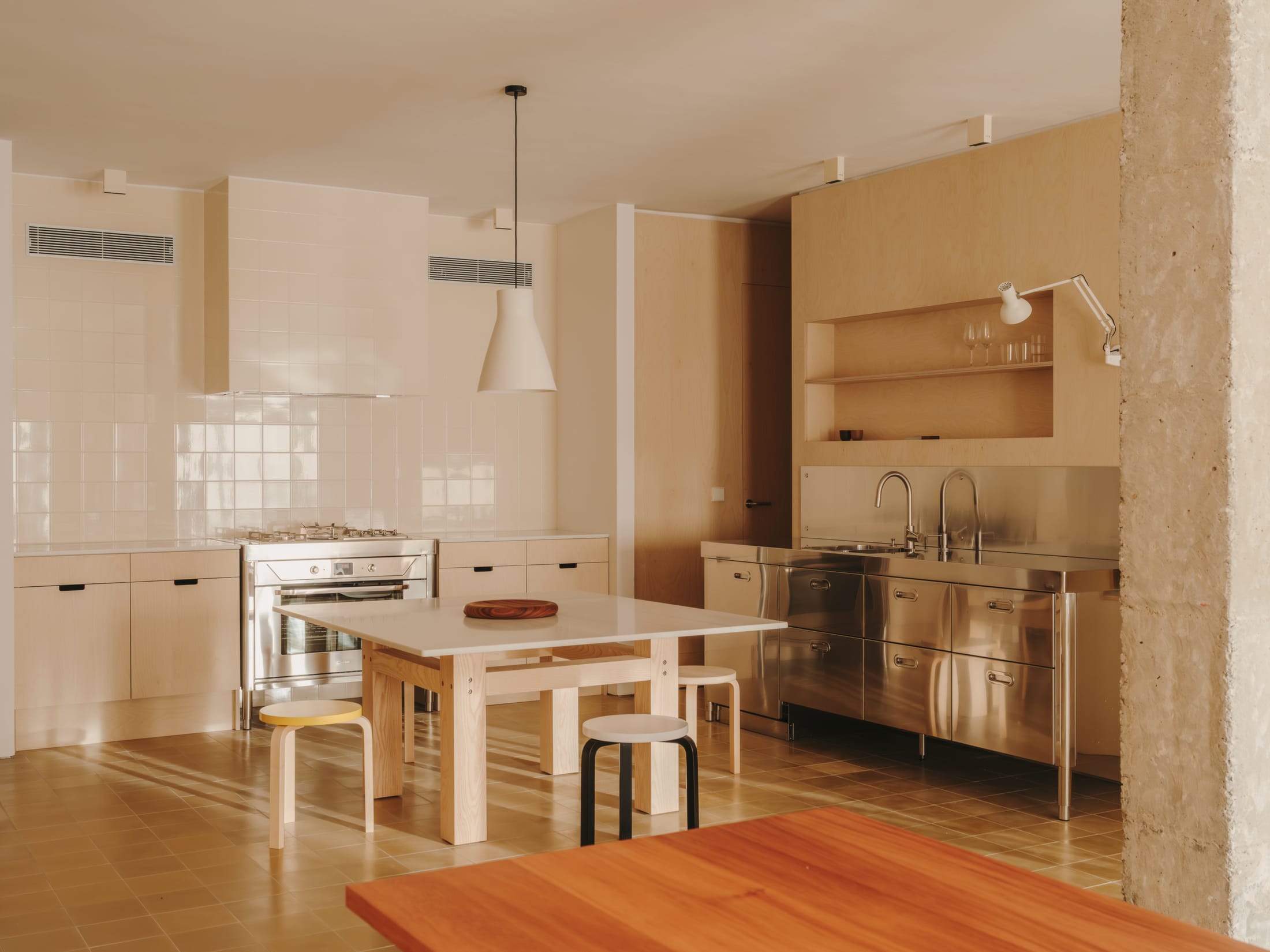 巴塞罗那Apt 21公寓丨西班牙巴塞罗那丨Skye Maunsell和Jordi Veciana-12