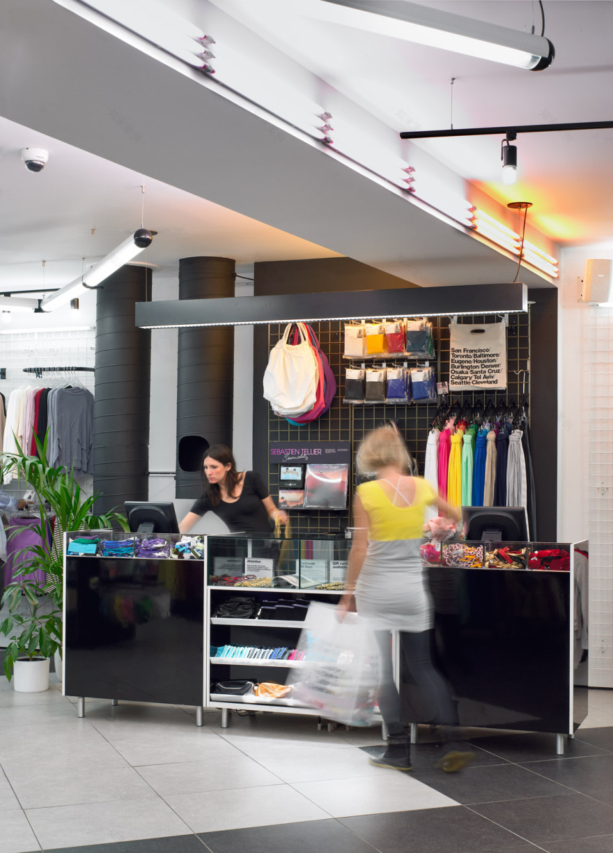 American Apparel: Oxford Street | Circular-29