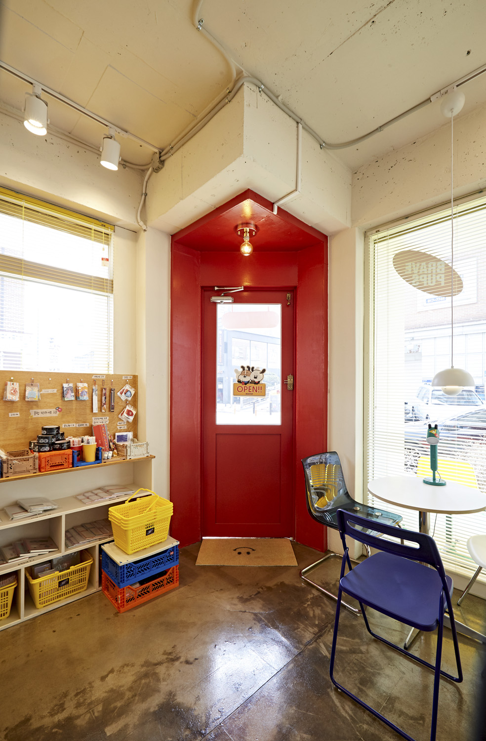 温馨小物打造 12 平米甜品咖啡厅-10