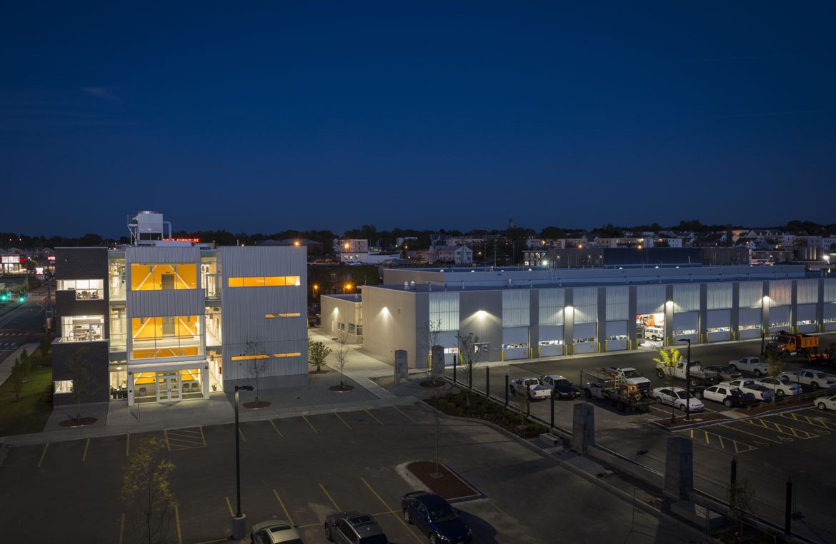 车队维修设施；机队维修设施（具体需根据Fleet所指是车队还是机队等语境来定，这里给出通用可能的两种情况，若仅从字面严格按要求翻译为车队/机队维修设施不符合规则，若有更多背景信息可进一步明确准确翻译） 丨英国曼彻斯特丨Lavallee Brensinger Architects-6