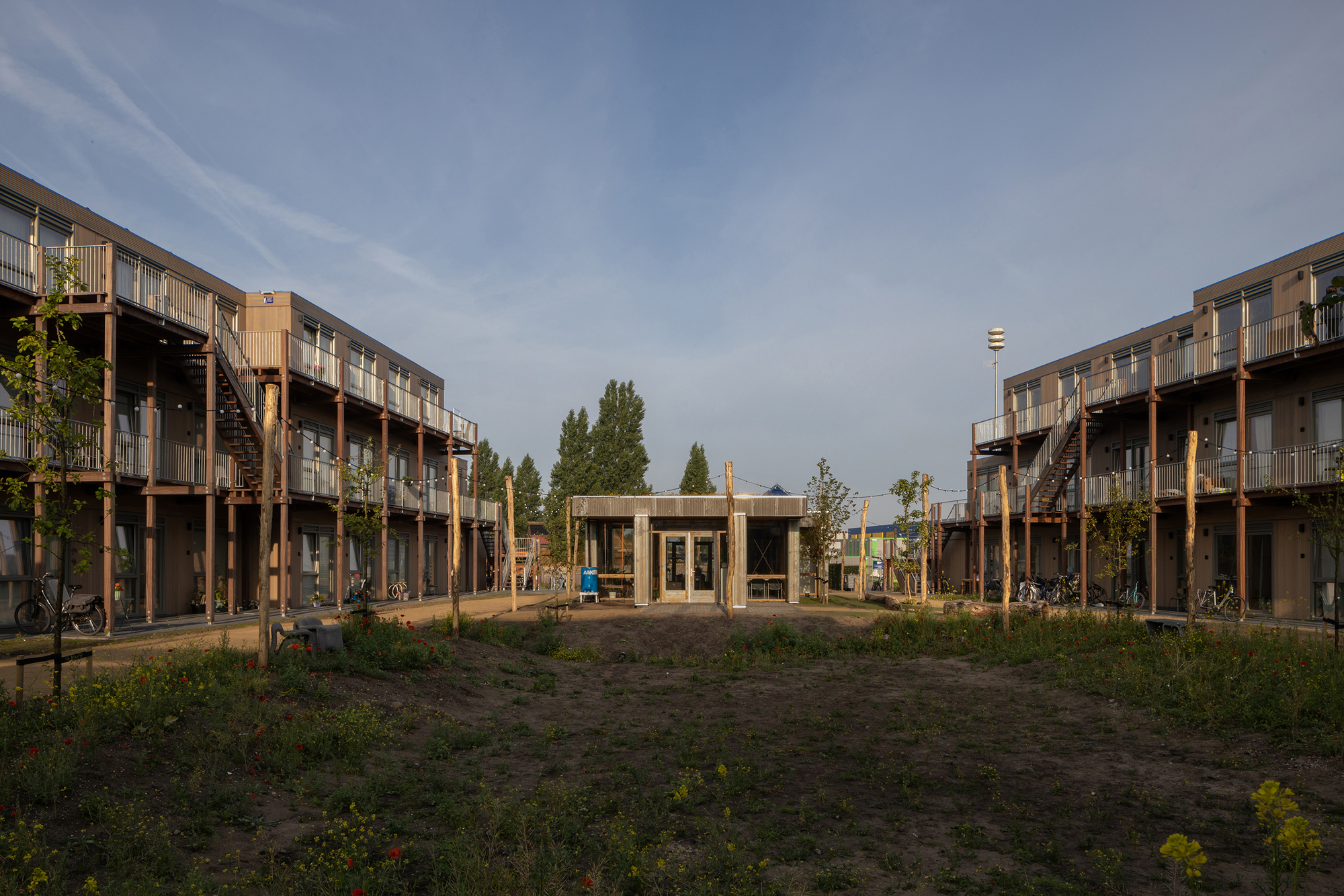 Circular Living Room and Temporary Housing / VLOT architecten-30