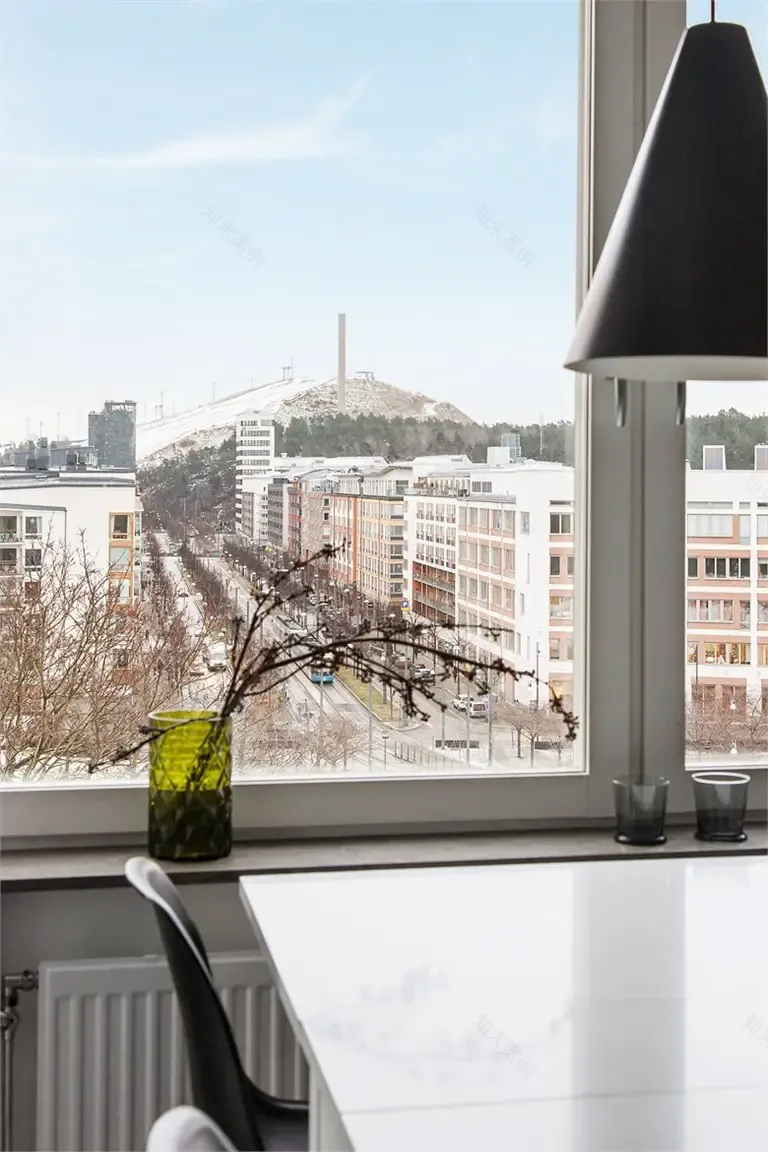 城市雪景中的温馨冬日-8