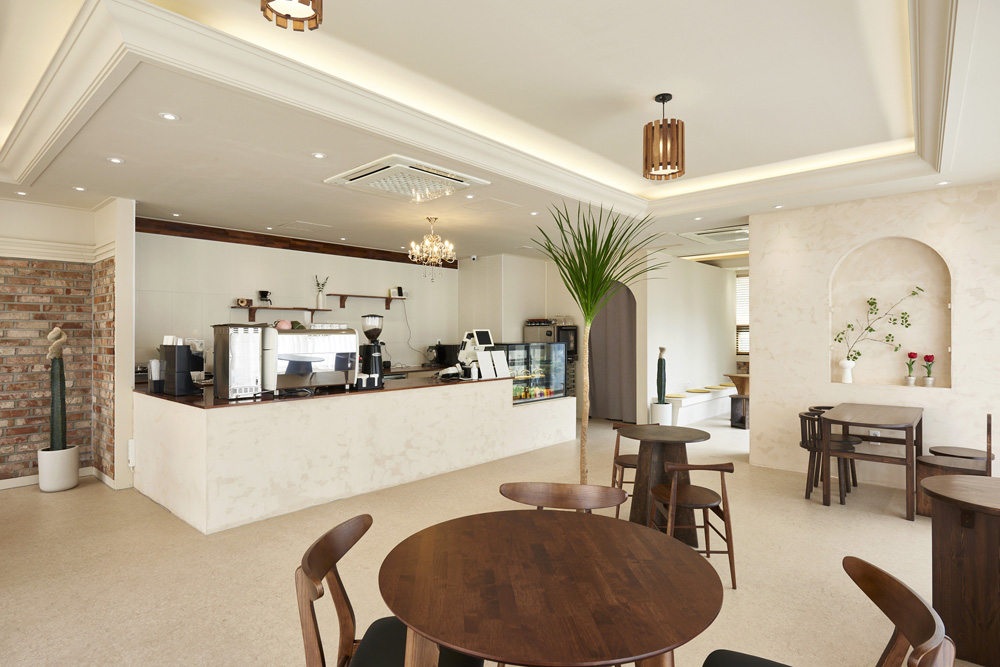 白色与木色，打造温馨的 24 平米咖啡厅-6