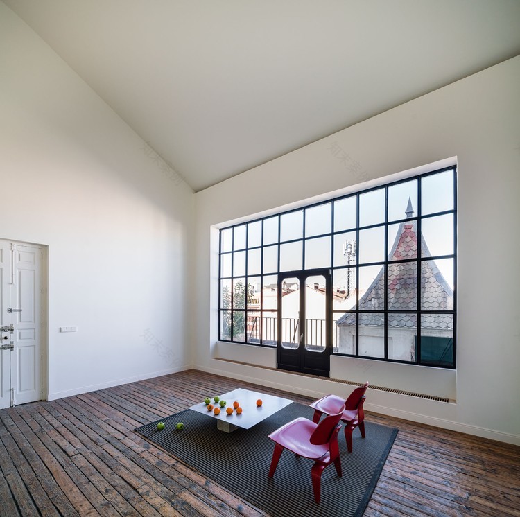 马德里阁楼的奇幻空间-26