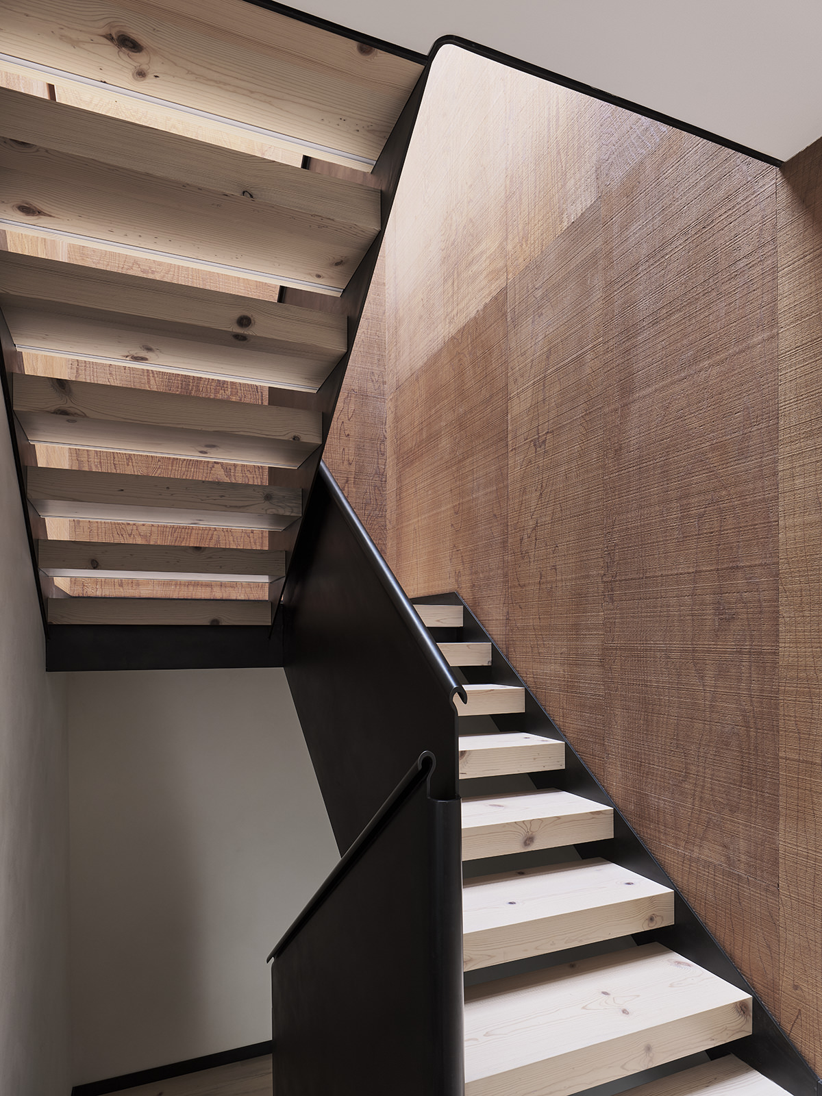 色彩与材质的完美融合 | 70 年代旧金山红杉屋的翻新设计-45