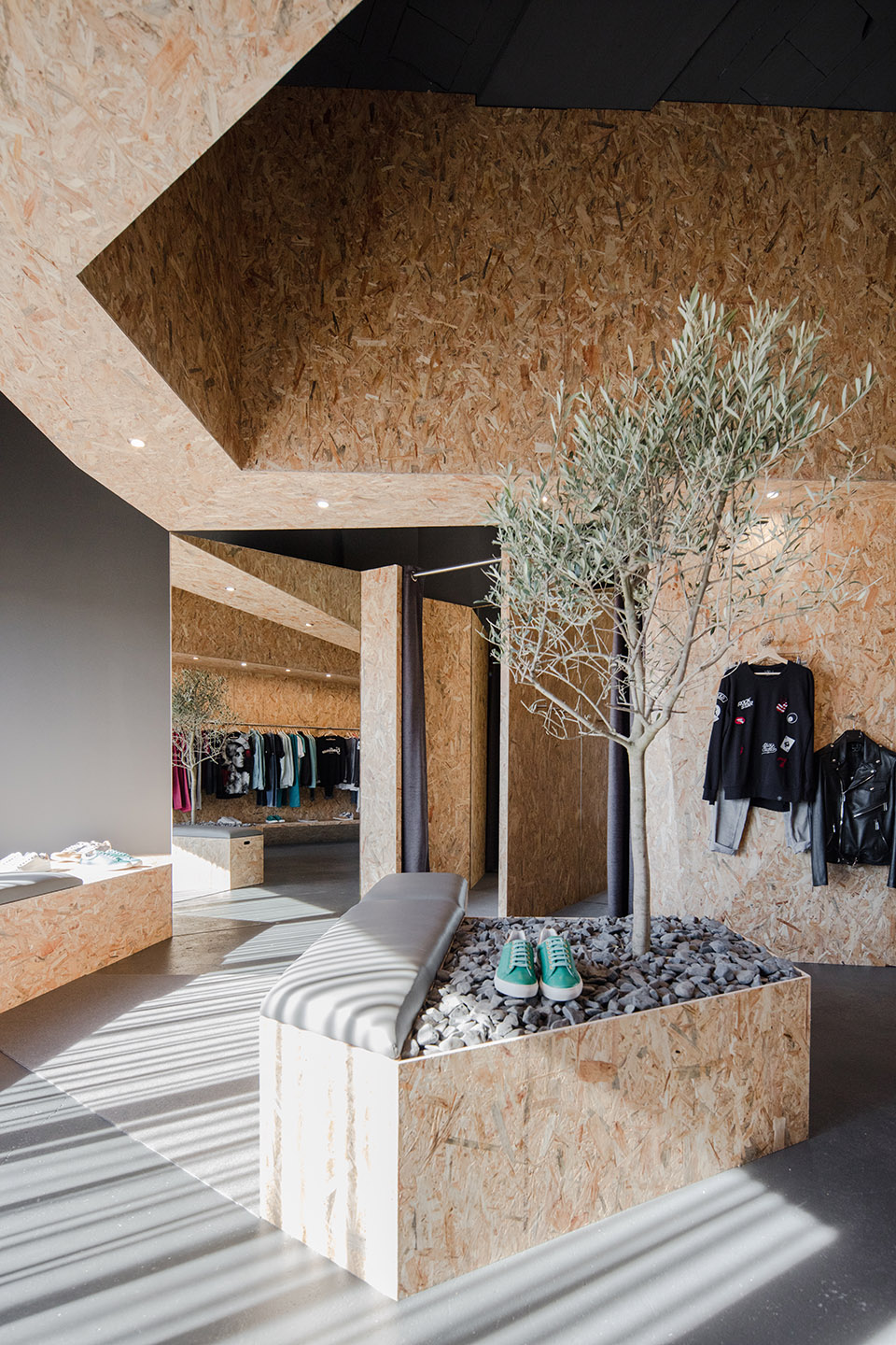 葡萄牙多品牌男装店  3r Ernesto Pereira-4