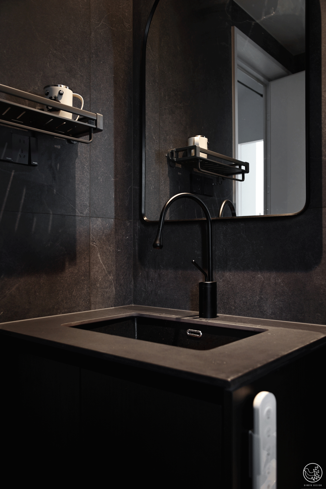 黑白灰的克制与浪漫-56