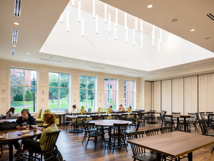 Mount Holyoke College 社区中心 | 历史与现代交融的校园核心-17