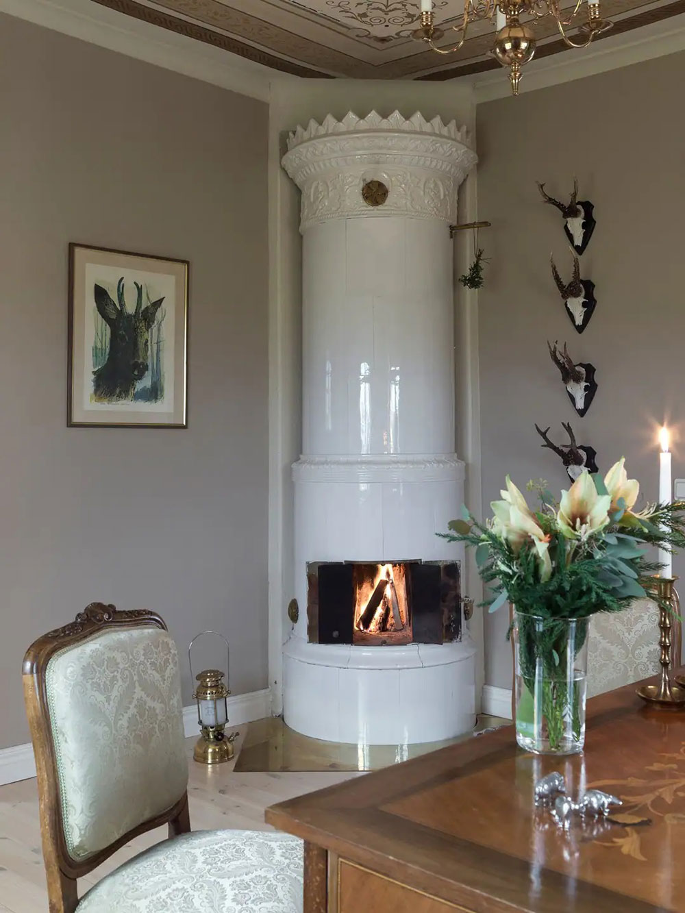 18 世纪瑞典古宅的温馨圣诞装饰-10