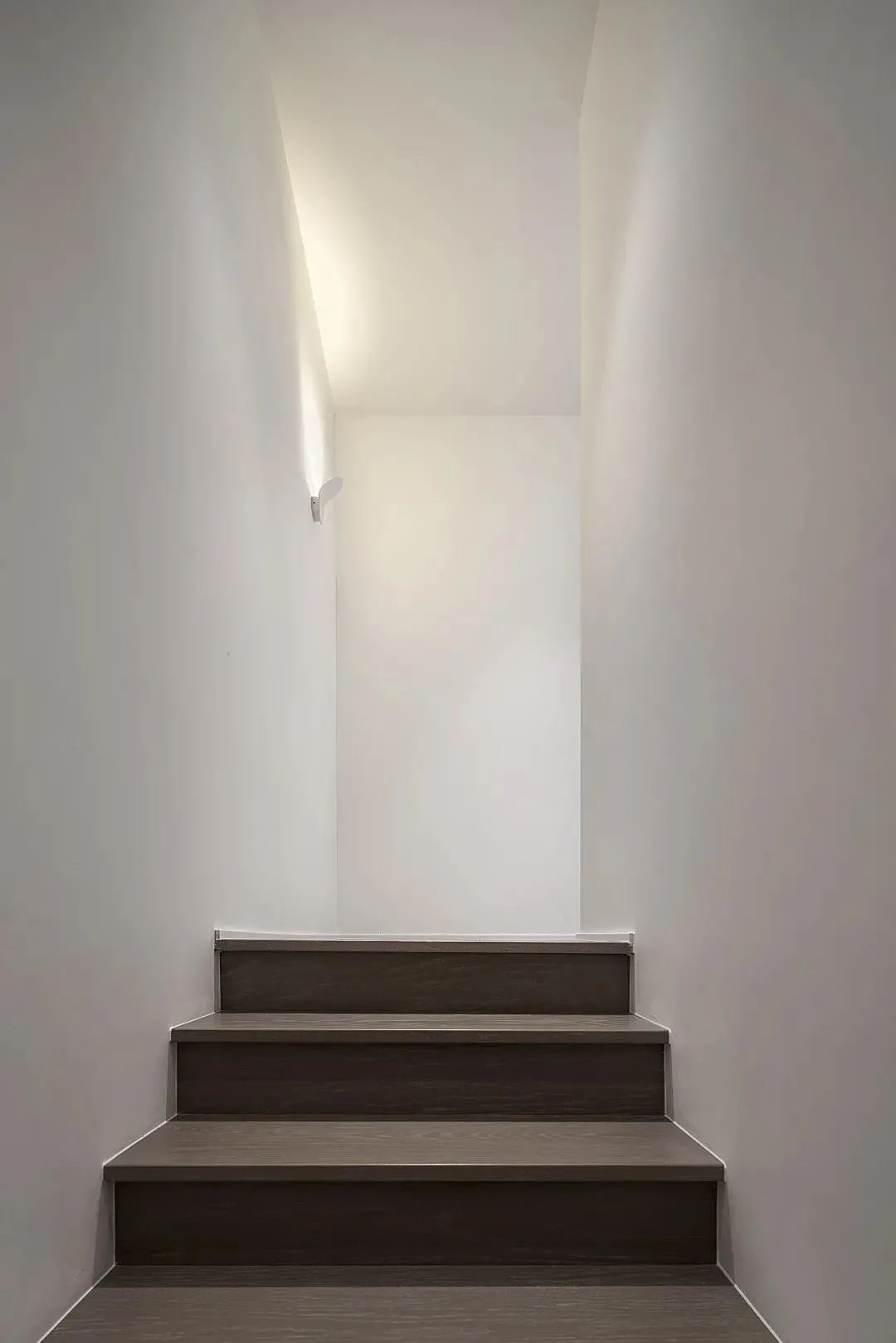 极简复式公寓设计丨林凯平-9