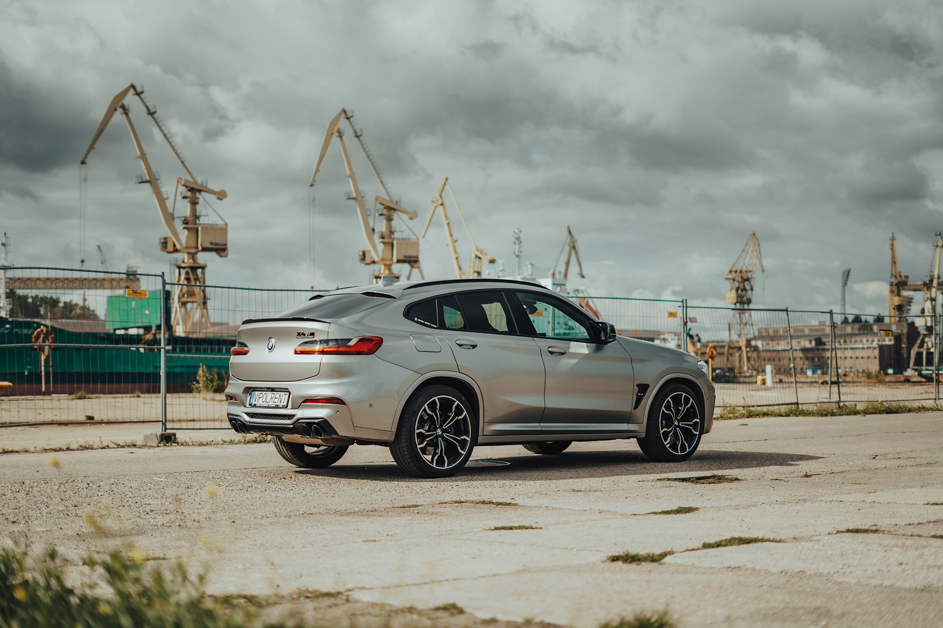 BMW X4 M Competition 汽车租赁丨Vipol Rent Cars-9