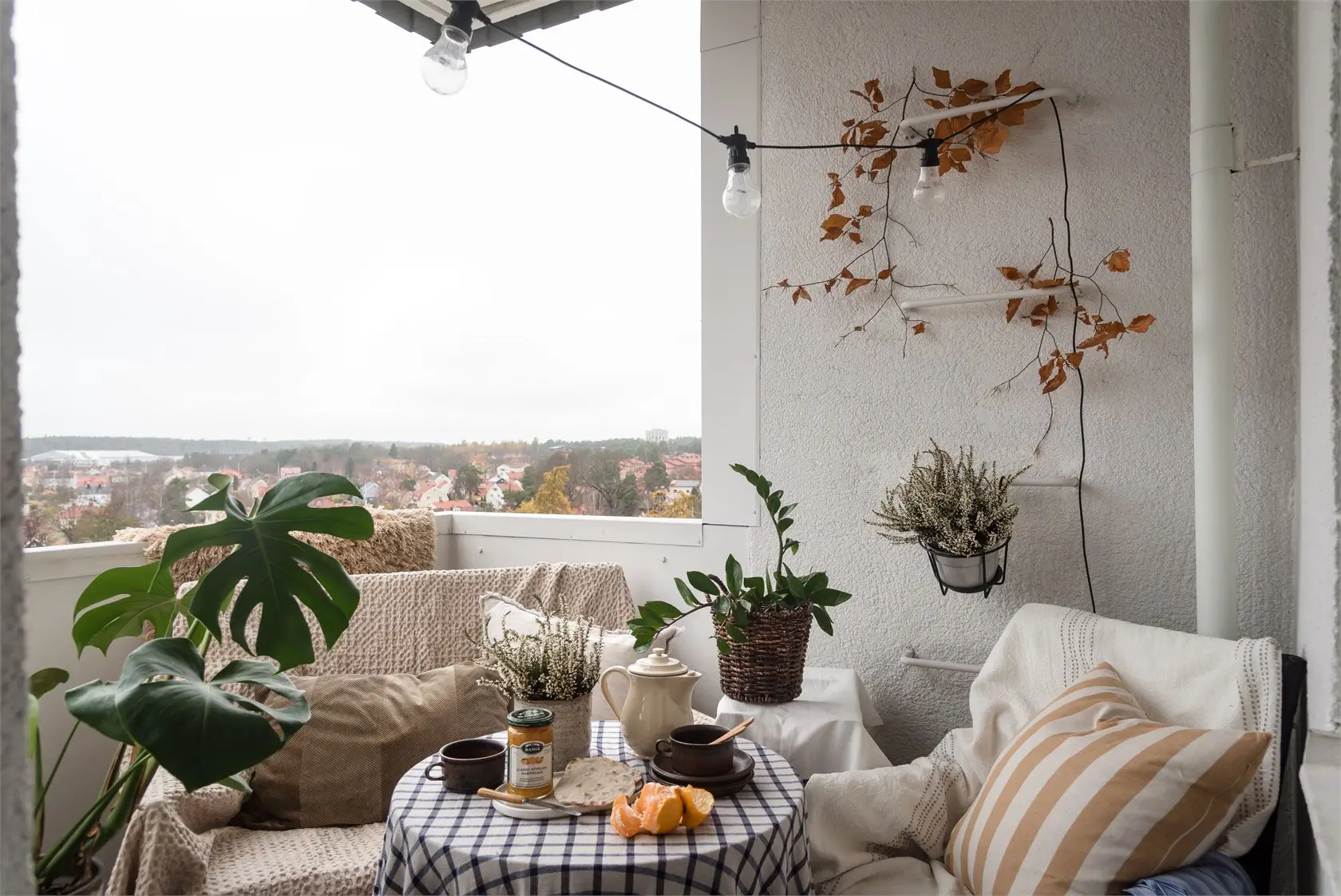 瑞典湖景公寓 | 灰色优雅与自然和谐共生-17