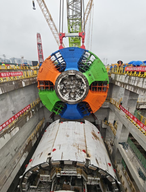 “余杭号”超大直径盾构机刀盘成功下井，文一西路西延二期取得新进展-23