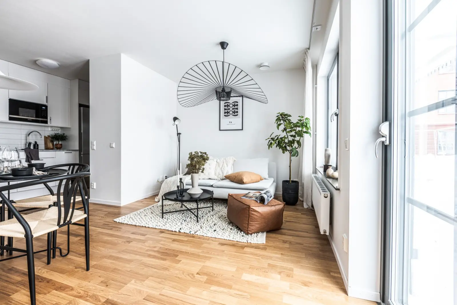 瑞典 34m2 精致黑白工作室,空间布局与设计细节的完美结合-4