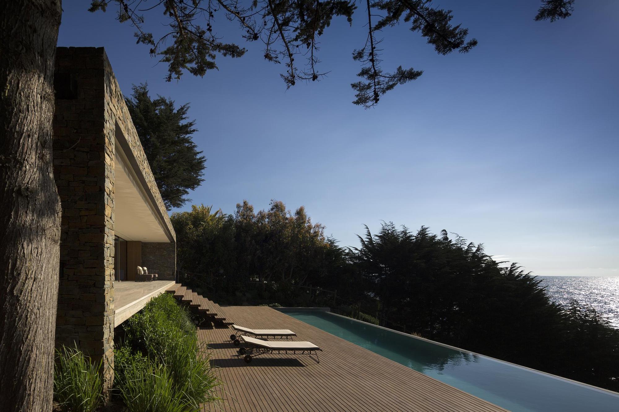 智利罗卡斯别墅 | 石头盒子中的宁静海景-25