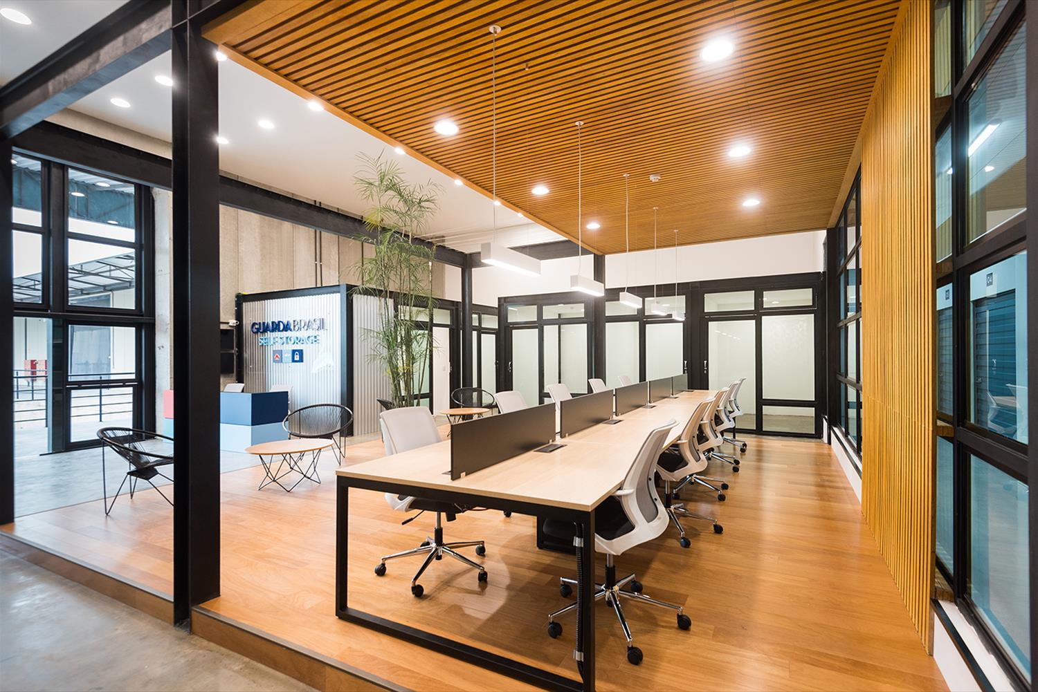 Guarda Brasil Self Storage · 废弃仓库变现代办公空间-5
