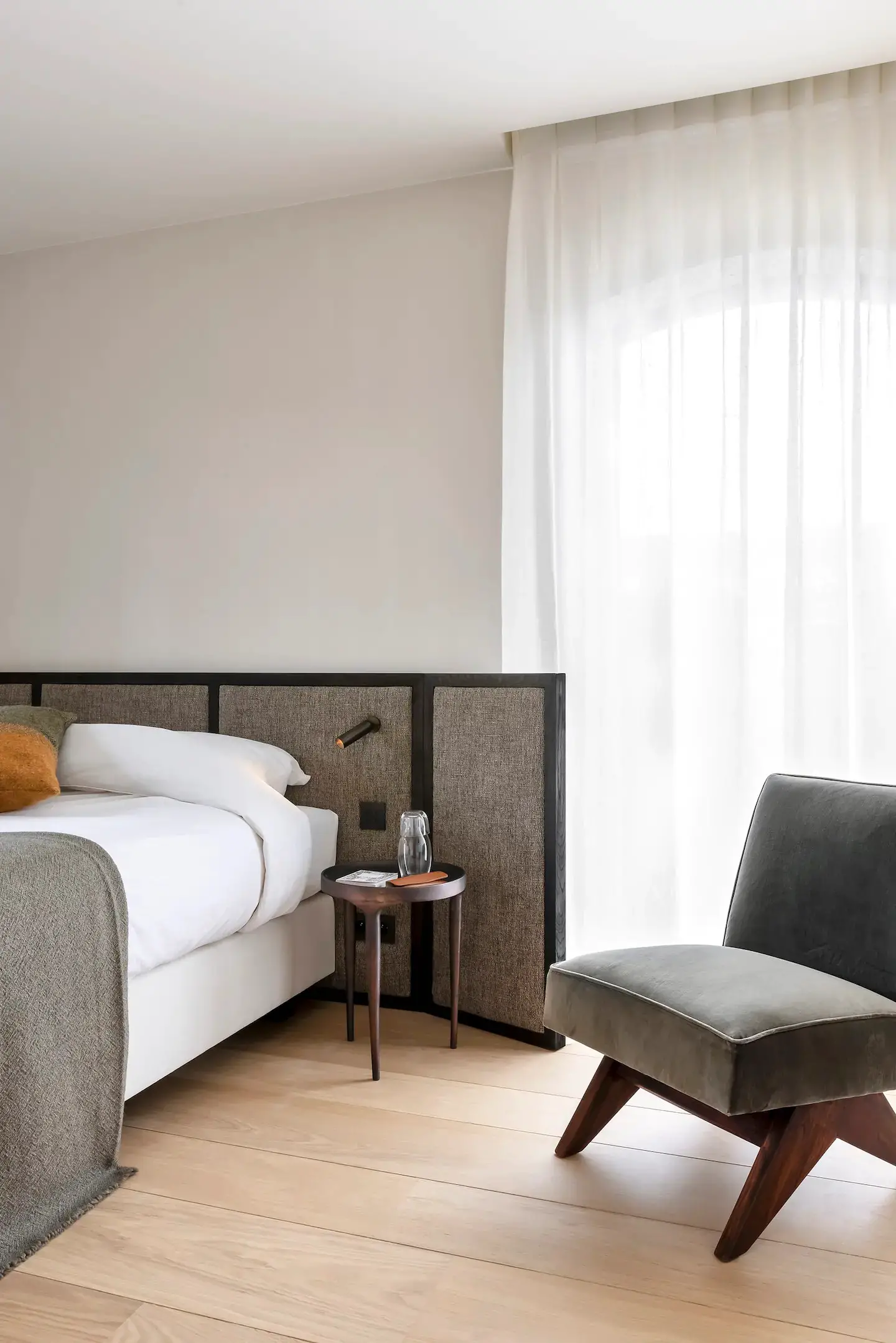 比利时 60 年代老房现代风翻新，设计师巧妙融合自然元素-12