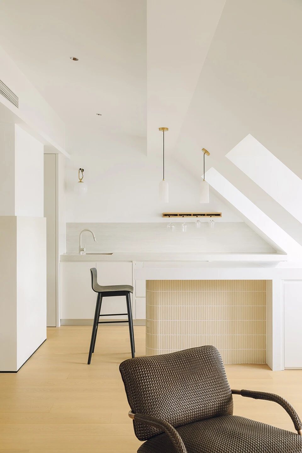 孟莎顶阁楼居所丨中国上海丨栖斯设计-0