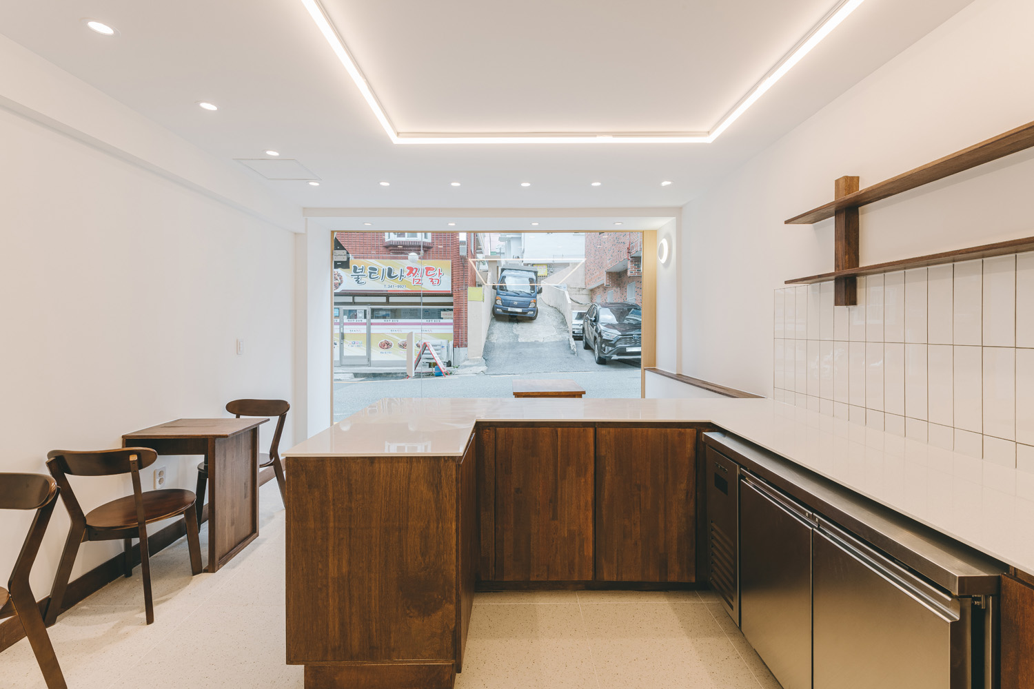 白色与木质，12 平小空间的精致设计-10