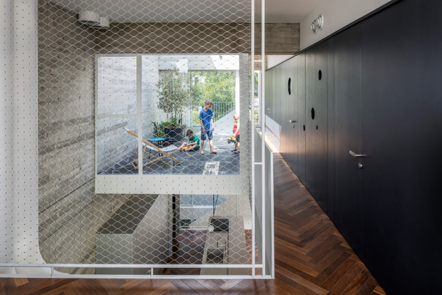 3322 Studio builds concrete home in Tel Aviv around enclosed patios-21