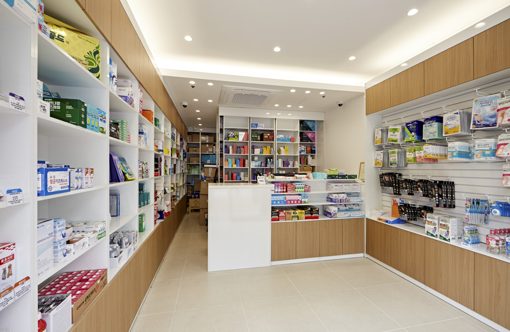 简约风格七坪药店设计，展现医学美学的魅力-3