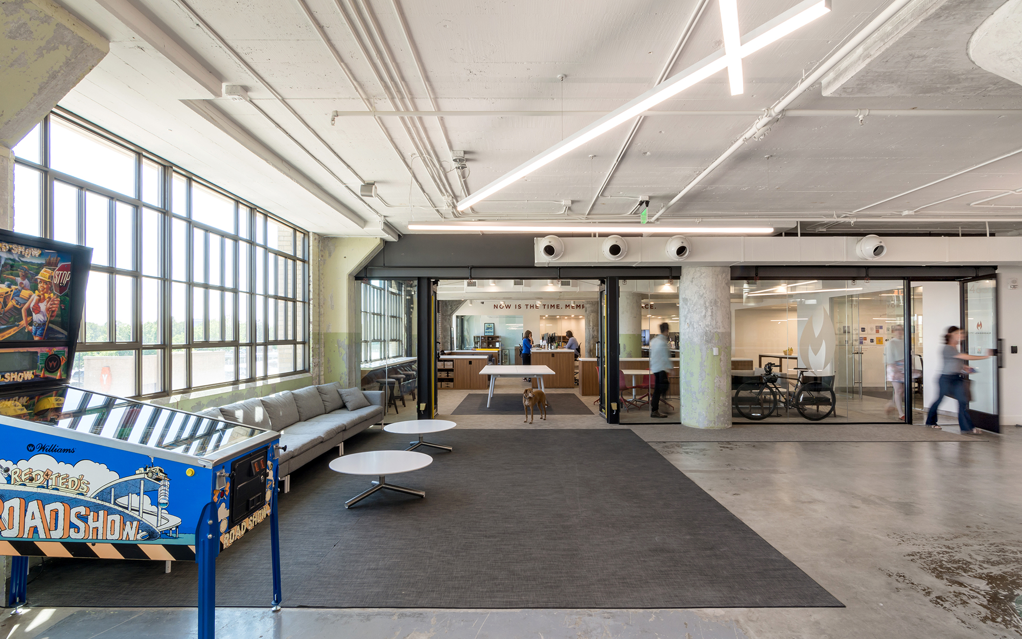 重塑社区纽带 | Memphis 非盈利组织 City Leadership 办公室设计-8