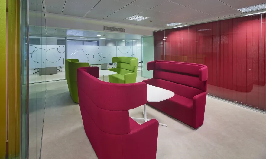 意式智慧办公 · 罗马总部大楼的活力空间设计-18