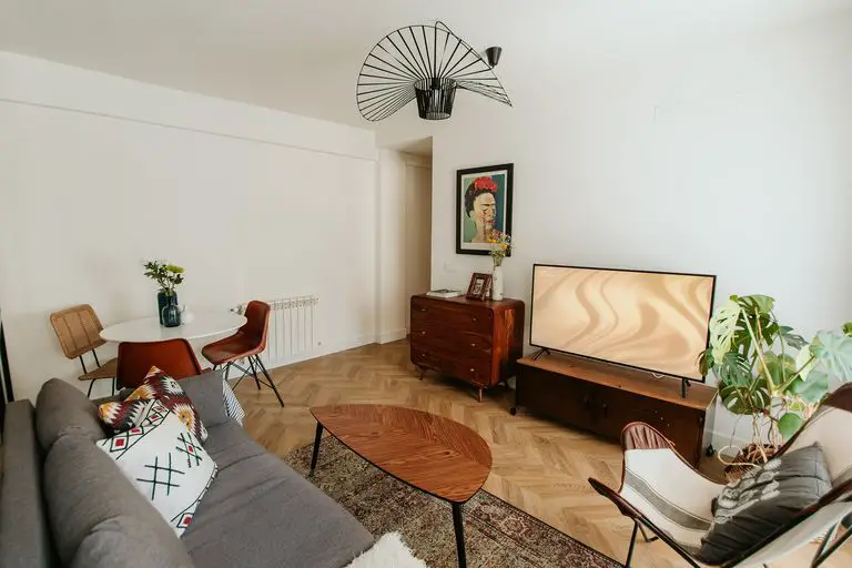 西班牙家庭公寓的工业风办公室设计-3