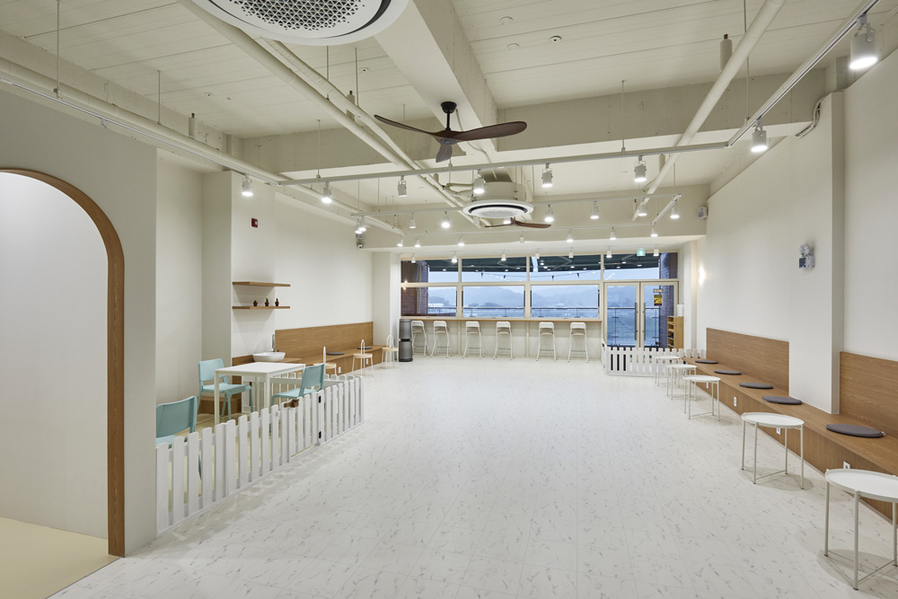 白色木纹打造 37 平米简约咖啡厅-8