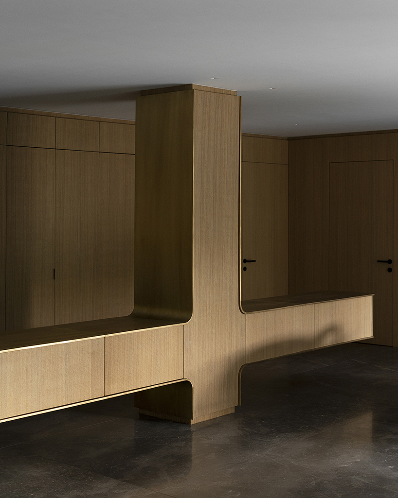 墨西哥 Loma 公寓 | 曲线木饰面打造自然温馨家居空间-10