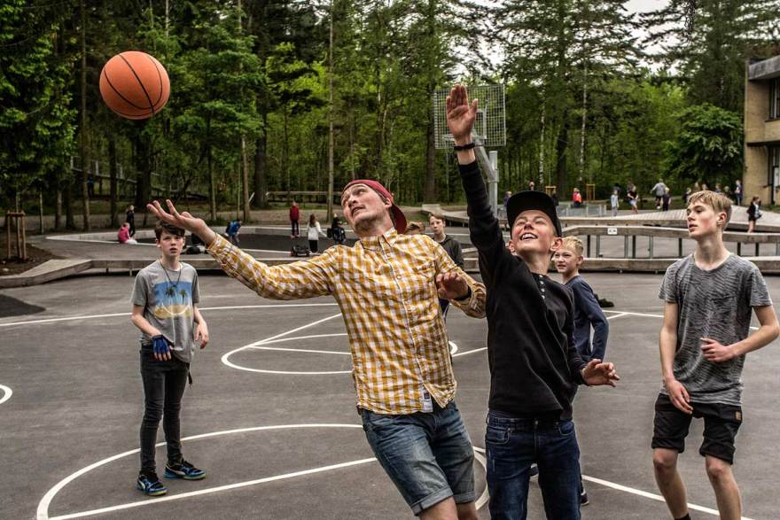 活力校园森林里的运动环丨丹麦丨VEGA landskab-19