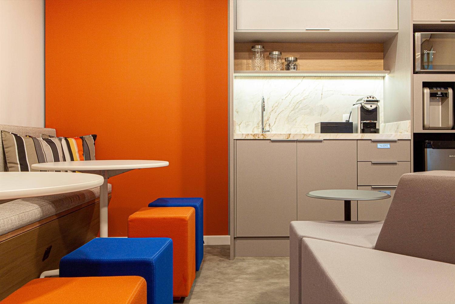 色彩丰富的协同办公空间设计-5