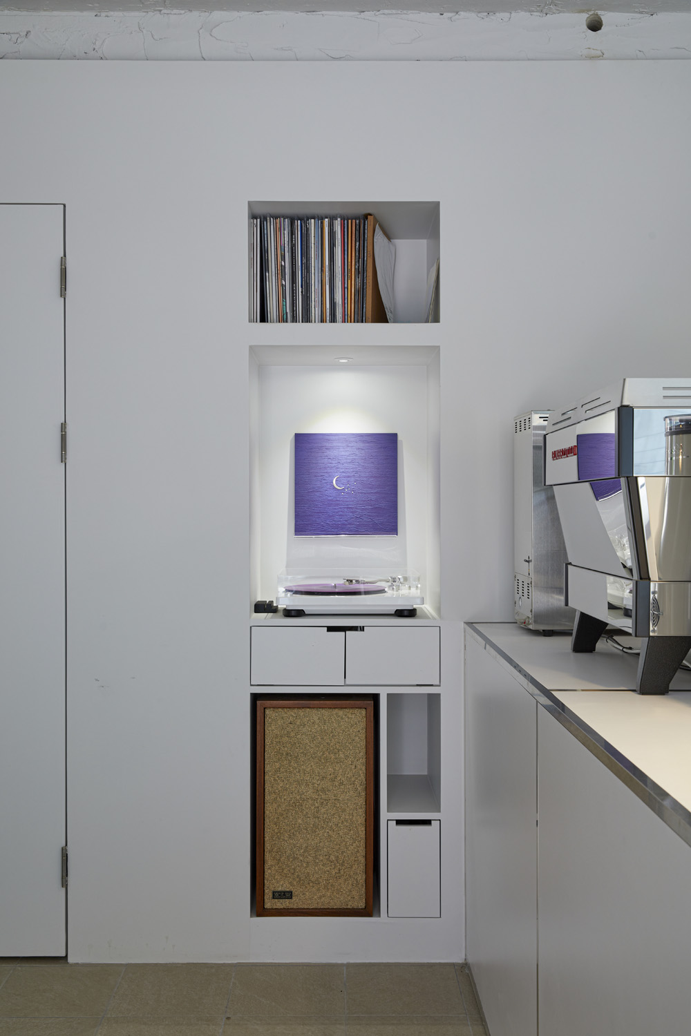 43 平米小户型的惊艳改造，极简主义的魅力展现-26