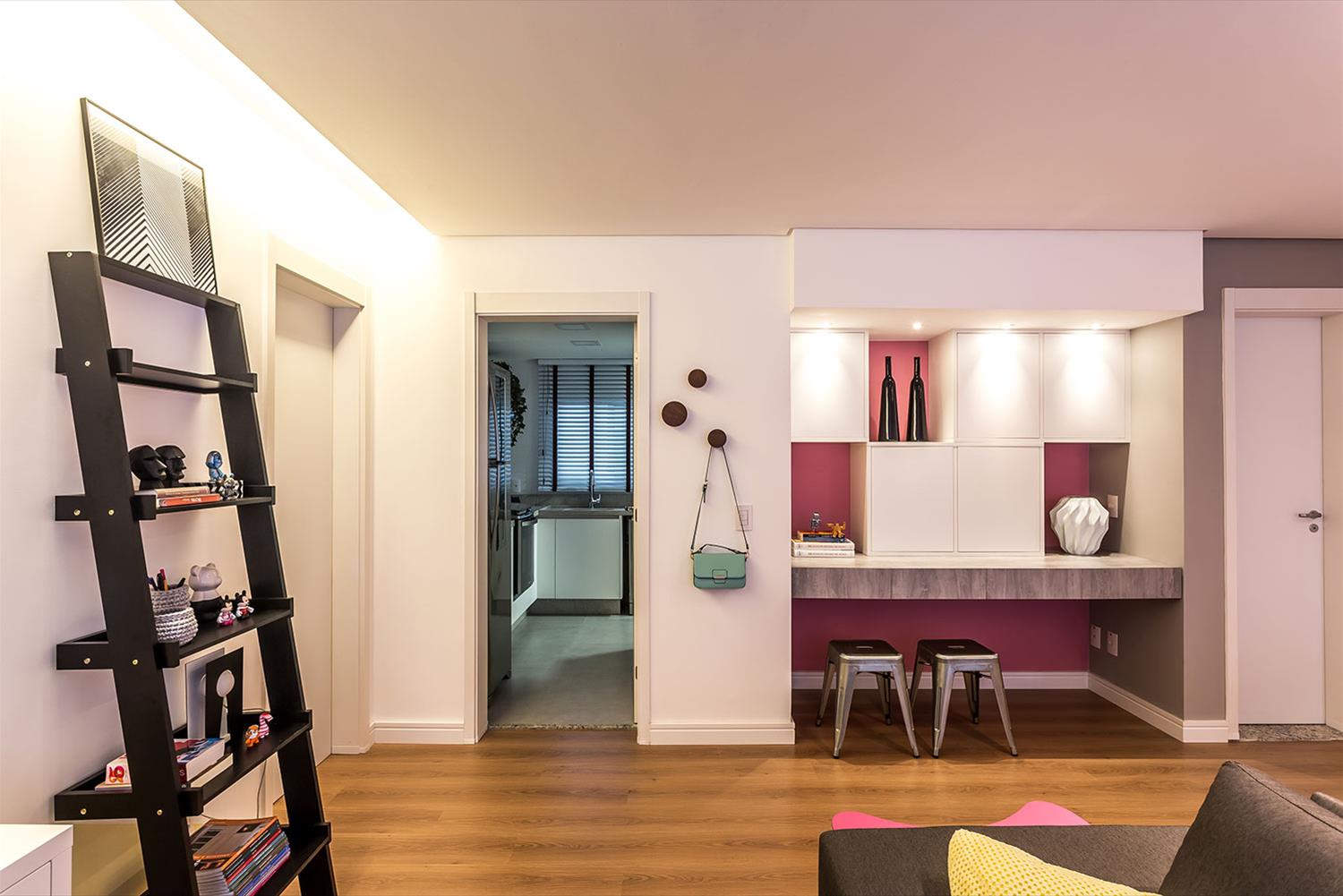 巴西年轻女性居所设计，粉色调与木质元素打造温馨空间-7