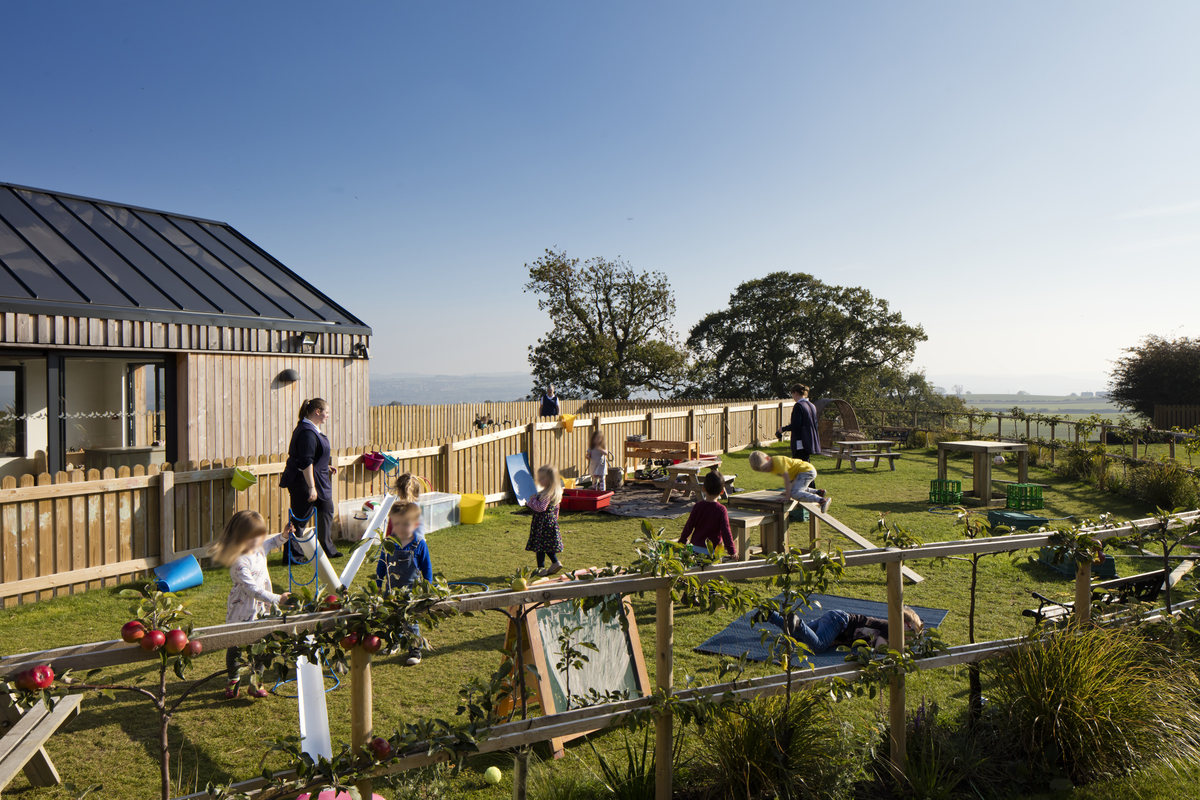 草地上的托儿所，英国 / MailenDesign-57