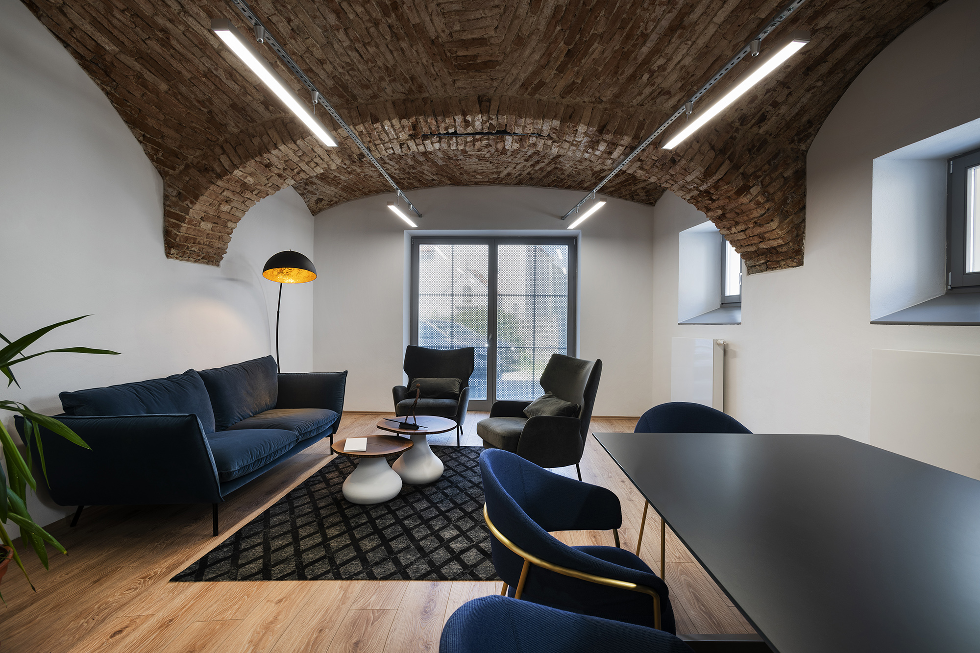 湖上小镇的旧印刷厂新生-30