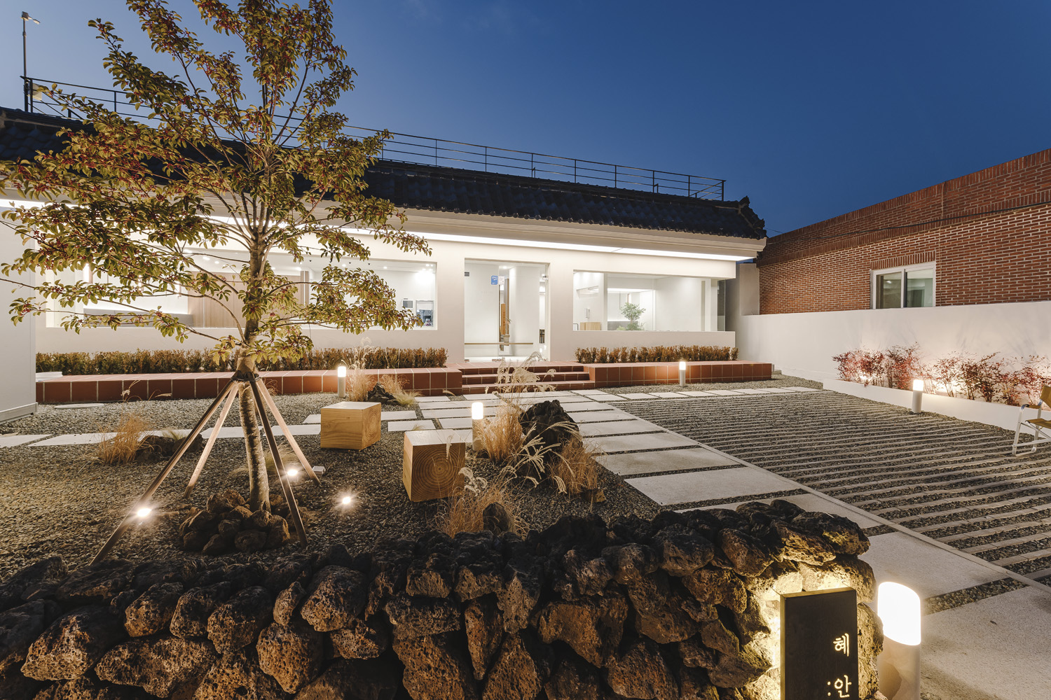 白色与木色，150 平米极简主义韩式餐厅设计-23