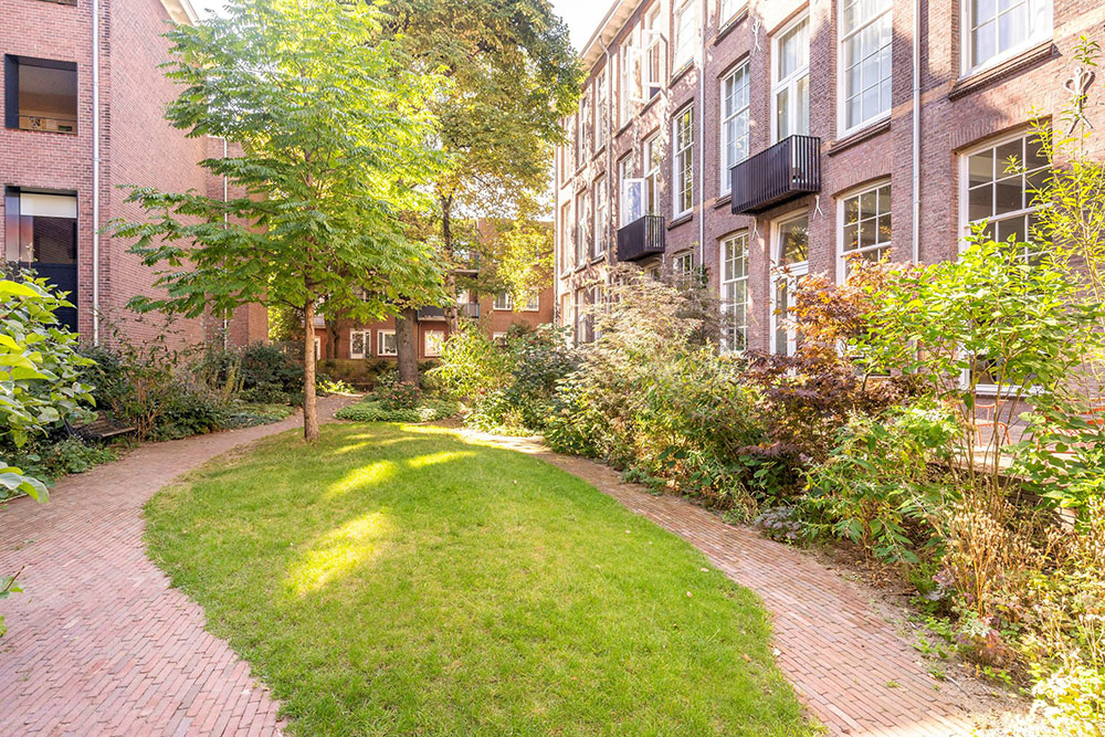 历史学校建筑改造的明亮工业风格荷兰阁楼-37