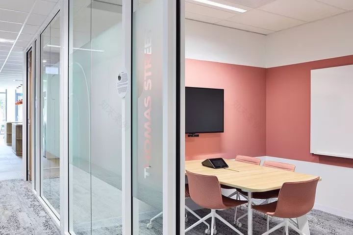 澳大利亚 TBS 慈善总部,彩虹色调打造活力空间-30