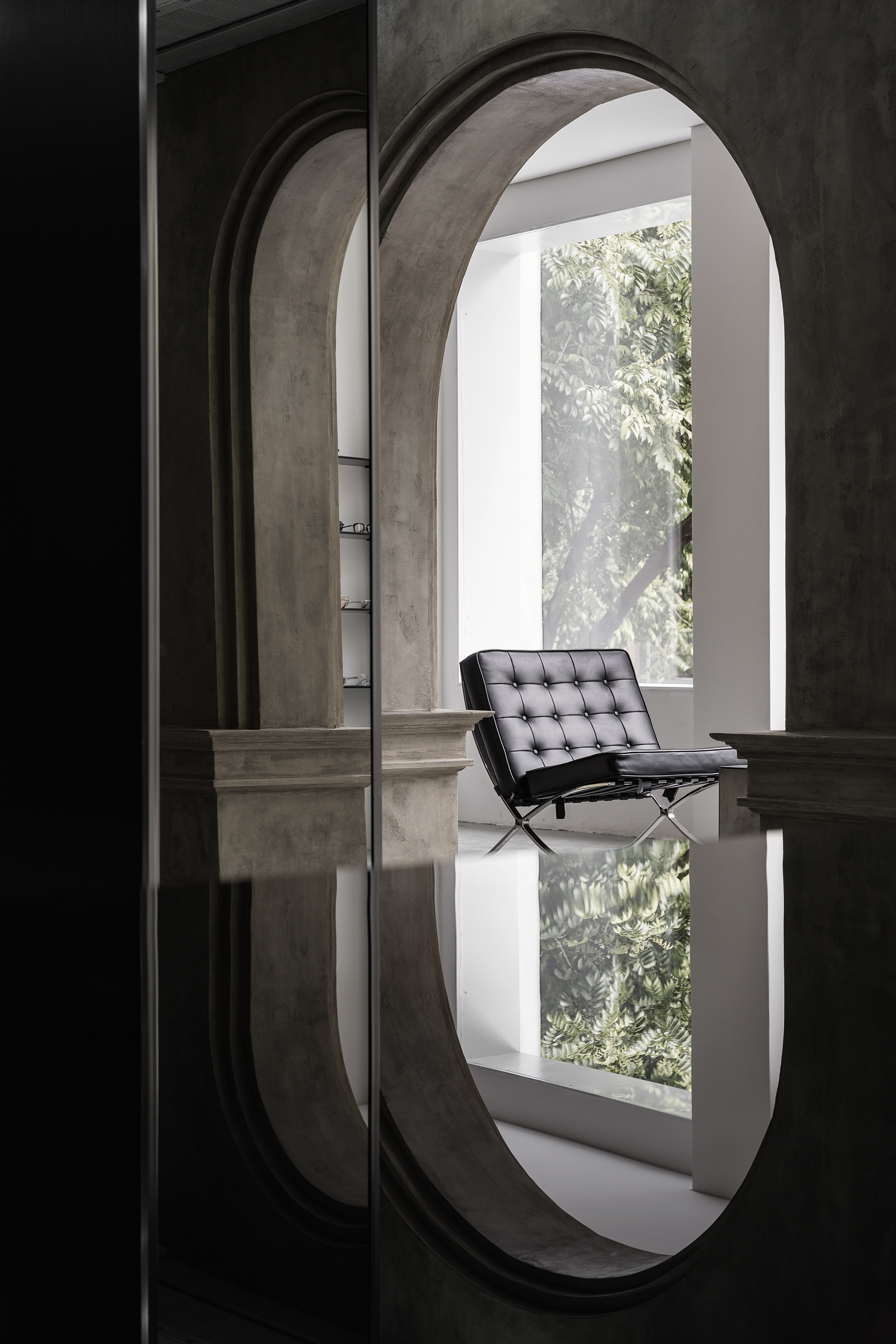 黑暗画廊丨越南河内丨Naki Wood Studio-9