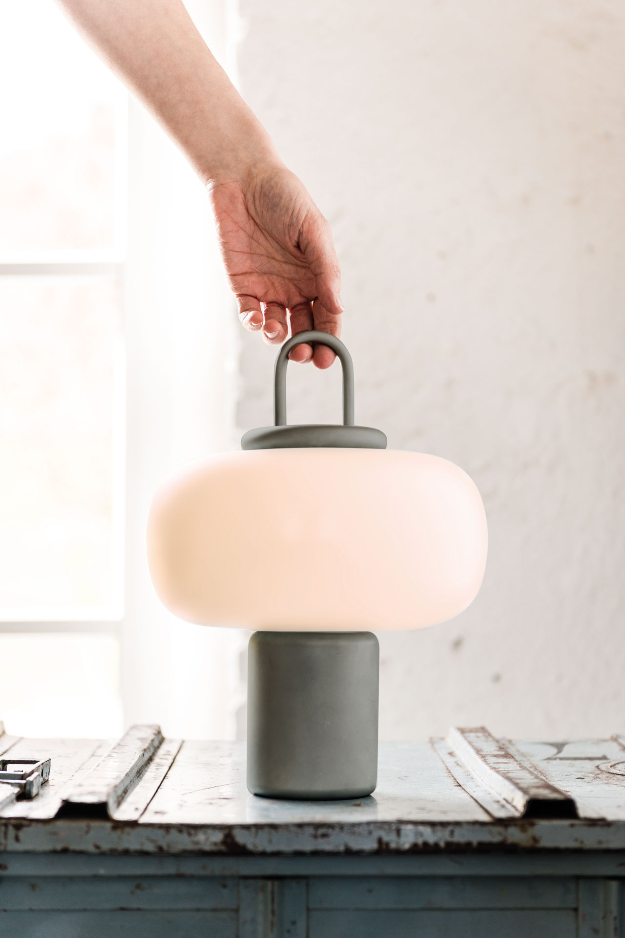 Nox: A Portable Luminaire for Both Indoors and Outdoors-4